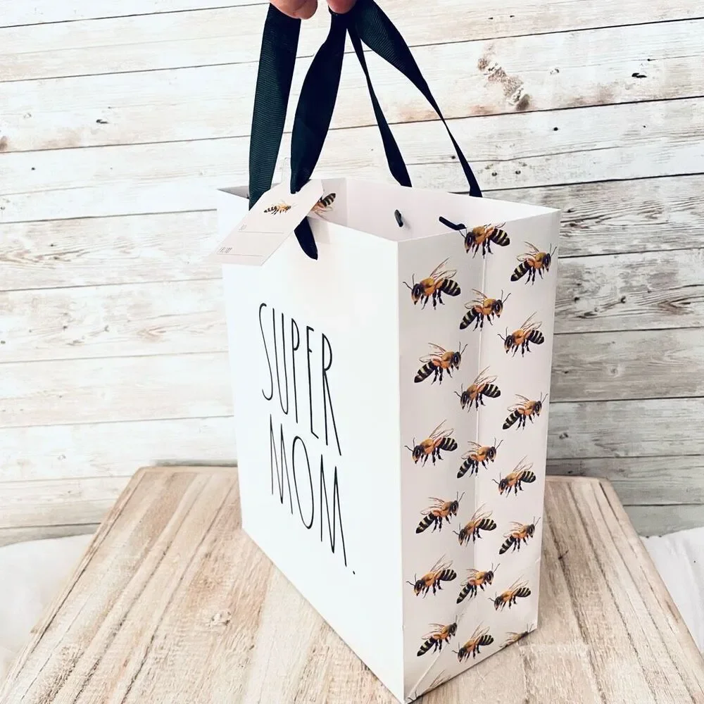 NWT Rae Dunn White Super Mom gift bag with bees & hanging to:/from: little card